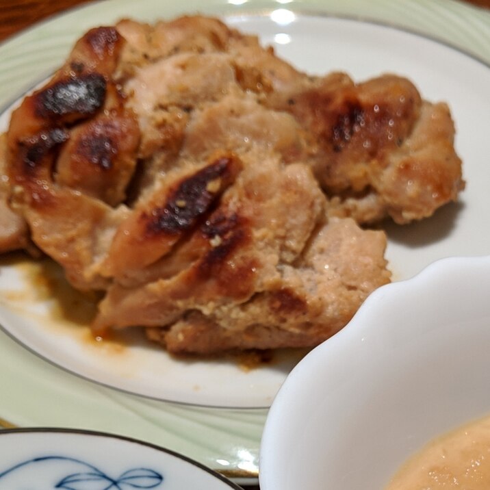 【調味料3つだけ!】やわらか鶏もも肉の味噌漬け焼き